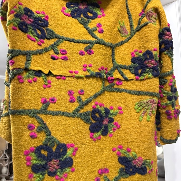 Jacket brand new Boutique find - Picture 2 of 2